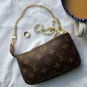 Louis Vuitton Pochette